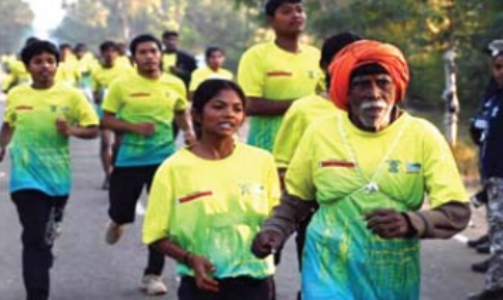 गडचिराेलीत पाेलीस दलाच्या महामॅरेथाॅनमध्ये चाैदा हजारांवर नागरिकांनी सहभाग घेतला